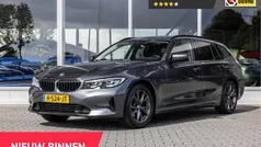 Grijs Gebruikt 2020 BMW 320 Executive Stationwagen | € 28.445 (Eerlijke prijs)