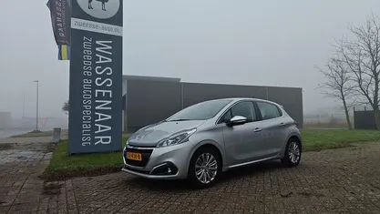 Grijs (metallic) Gebruikt 2018 Peugeot 208 Hatchback | € 7.250 (Eerlijke prijs)