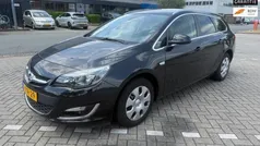 Zwart Gebruikt 2014 Opel Astra Cosmo Stationwagen | € 6.250 (Eerlijke prijs)