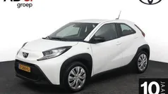 Gebruikt 2024 Toyota Aygo Play Hatchback | € 18.450 (Eerlijke prijs)