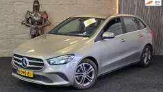 Grijs Gebruikt 2020 Mercedes B180 Advantage MPV | € 21.999 (Eerlijke prijs)