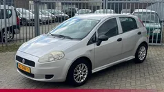 Grijs, metallic lak Gebruikt 2012 Fiat Grande Punto Hatchback | € 990 (Goede deal)