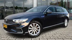 Zwart, metallic lak Gebruikt 2021 VW Passat GTE Stationwagen | € 24.900 (Eerlijke prijs)