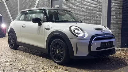 Gebruikt 2023 Mini Cooper Classic Hatchback | € 20.900 (Goede deal)