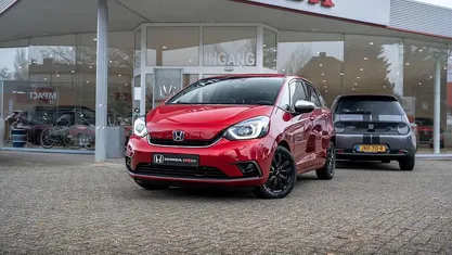 Rood (metallic) Gebruikt 2021 Honda Jazz Executive Hatchback | € 22.750 (Eerlijke prijs)