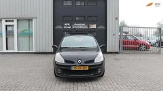 Zwart Gebruikt 2007 Renault Clio II Dynamique Hatchback | € 1.999 (Eerlijke prijs)