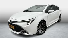 Wit Gebruikt 2024 Toyota Corolla Premium Stationwagen | € 34.999 (Eerlijke prijs)