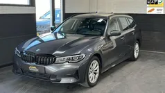 Grijs Gebruikt 2020 BMW 320 Executive Stationwagen | € 29.950 (Goede deal)