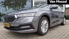 Grijs Gebruikt 2024 Skoda Octavia Business Line Hatchback | € 26.944 (Eerlijke prijs)