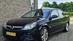 Zwart Gebruikt 2008 Opel Vectra GTS Excellence Hatchback | € 3.450 (Eerlijke prijs)