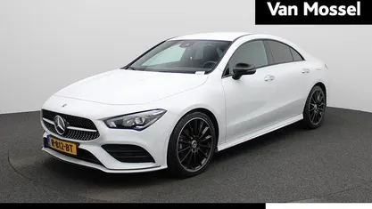 Wit Gebruikt 2022 Mercedes CLA180 AMG line Sedan | € 29.900 (Eerlijke prijs)