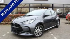 Gebruikt 2023 Toyota Yaris Plus Hatchback | € 23.950 (Eerlijke prijs)