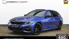 Blauw, metallic lak Gebruikt 2022 BMW 320 M Sport Stationwagen | € 36.995 (Eerlijke prijs)