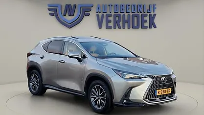 Grijs Gebruikt 2022 Lexus NX450h+ Launch Edition SUV | € 45.900 (Goede deal)