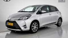 Grijs Gebruikt 2020 Toyota Yaris Hybrid Limited Hatchback | € 17.945 (Goede deal)