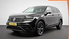 Zwart Gebruikt 2022 VW Tiguan Life SUV | € 35.490 (Eerlijke prijs)