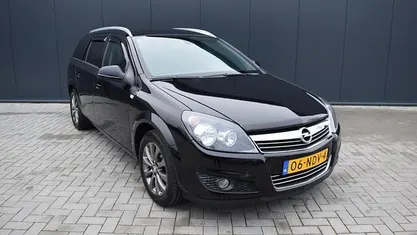 Occasion Opel Astra Edition 116 PK (85 kW) 2010 Zwart (metallic) Stationwagen