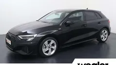 Zwart Gebruikt 2023 Audi A3 Sportback Ambiente Hatchback | € 29.840 (Eerlijke prijs)