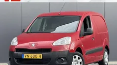 Rood Gebruikt 2015 Peugeot Partner MPV | € 4.748 (Eerlijke prijs)