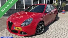 Rood Gebruikt 2016 Alfa Romeo Giulietta Exclusive Hatchback | € 11.950 (Goede deal)