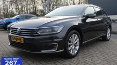 Grijs Gebruikt 2017 VW Passat Highline Stationwagen | € 19.950 (Eerlijke prijs)