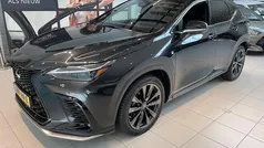 Zwart, metallic lak Gebruikt 2022 Lexus NX450h+ Sport Line SUV | € 57.950 (Eerlijke prijs)