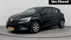 Gebruikt 2023 Renault Clio V Equilibre Hatchback | € 16.935 (Eerlijke prijs)