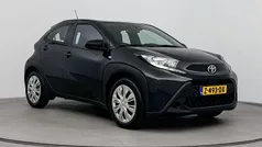 Zwart Gebruikt 2024 Toyota Aygo Play Hatchback | € 19.999 (Eerlijke prijs)