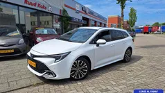 Wit Gebruikt 2023 Toyota Corolla Hybrid Business Edition Stationwagen | € 26.849 (Super prijs)