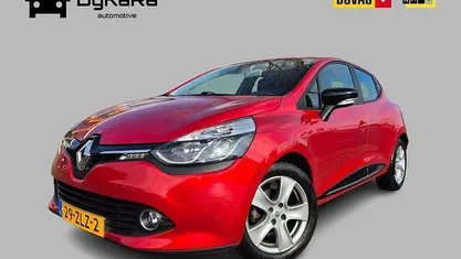 Rood Occasion 2013 Renault Clio IV Expression Hatchback | € 7.995 (Eerlijke prijs)