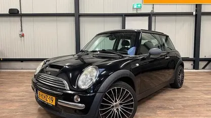 Zwart Gebruikt 2004 Mini ONE Hatchback | € 1.990 (Eerlijke prijs)