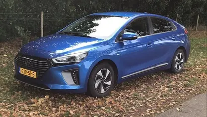 Blauw Occasion 2016 Hyundai Ioniq Comfort Hatchback | € 13.750 (Eerlijke prijs)