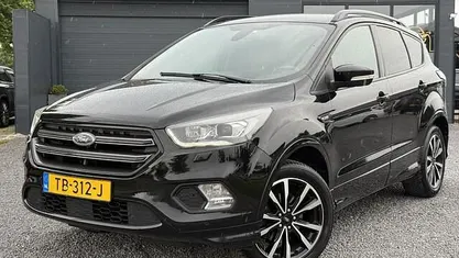 Zwart Occasion 2018 Ford Kuga ST-Line SUV | € 12.743 (Eerlijke prijs)