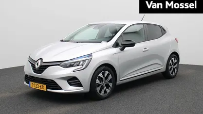 Grijs Gebruikt 2023 Renault Clio V Evolution Hatchback | € 16.835 (Eerlijke prijs)