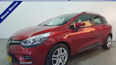Rood, metallic lak Gebruikt 2017 Renault Clio GrandTour Zen Stationwagen | € 9.995 (Eerlijke prijs)