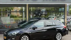 Zwart Gebruikt 2017 Opel Astra Innovation Stationwagen | € 9.795 (Eerlijke prijs)