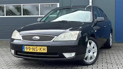 Zwart Gebruikt 2004 Ford Mondeo Ghia Hatchback | € 1.499 (Goede deal)