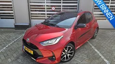 Rood Gebruikt 2022 Toyota Yaris Hybrid Executive Hatchback | € 24.150 (Eerlijke prijs)