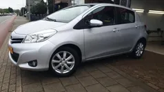 Grijs Gebruikt 2014 Toyota Yaris Hatchback | € 6.950 (Eerlijke prijs)