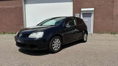 Zwart, metallic lak Gebruikt 2005 VW Golf IV Trendline Hatchback | € 1.699 (Eerlijke prijs)