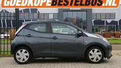 Grijs (metallic) Gebruikt 2014 Toyota Aygo X-play Hatchback | € 5.450 (Eerlijke prijs)