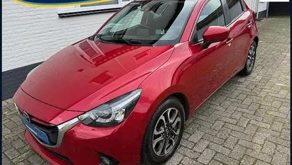 Rood Gebruikt 2015 Mazda 2 Hatchback | € 10.990 (Eerlijke prijs)