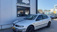 Grijs Gebruikt 2001 Seat Leon Stella Hatchback | € 999 (Eerlijke prijs)