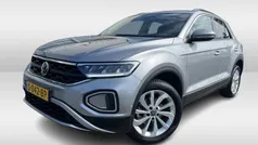 Grijs Gebruikt 2023 VW T-Roc Life SUV | € 25.950 (Eerlijke prijs)