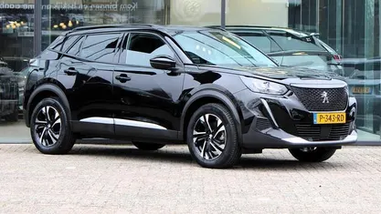 Zwart Occasion 2022 Peugeot e-2008 Allure SUV | € 16.987 (Goede deal)
