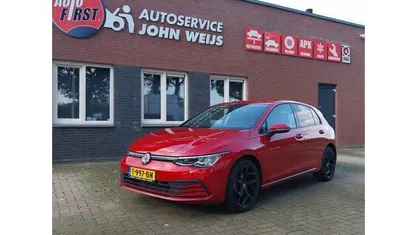 Occasion 2022 VW Golf VIII R-line Hatchback | € 23.500 (Super prijs)