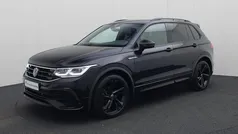 Zwart, metallic lak Gebruikt 2023 VW Tiguan R-line SUV | € 41.940 (Eerlijke prijs)