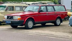 Rood Gebruikt 1991 Volvo 240 | € 14.500