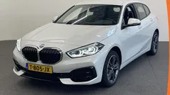 Wit Gebruikt 2023 BMW 118 Sport Line Hatchback | € 24.890 (Super prijs)
