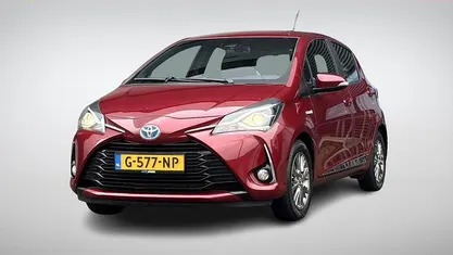 Occasion Toyota Yaris Hybrid Executive 2019 Rood Hatchback